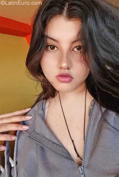 Date this funny Peru girl Paola from Cusco PE1969