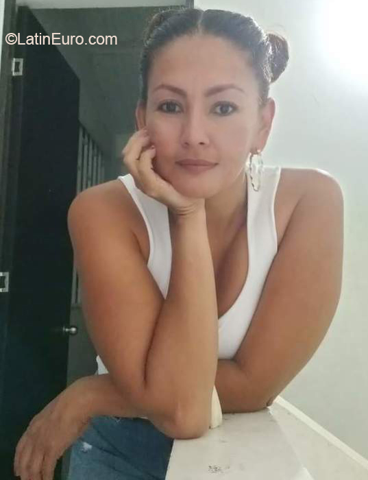 Date this tall Colombia girl DIANA from Bogota CO31230