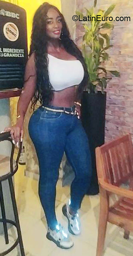 Date this charming Colombia girl Nidia from Cali CO31255