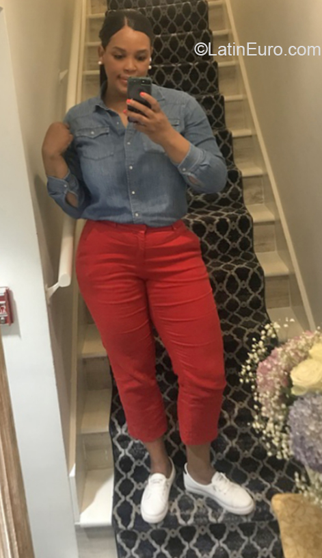 Date this georgeous United States girl Maria from Nantucket US21572