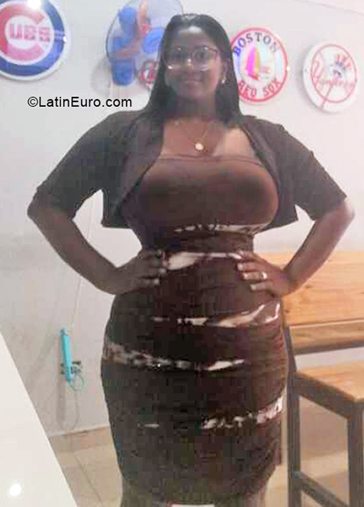 Date this young Dominican Republic girl Elizabeth from Santo Domingo DO40567