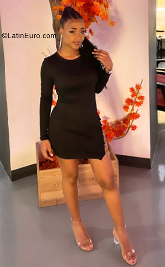 Date this voluptuous Spain girl Maria from Barcelona ES684