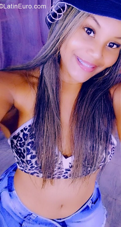 Date this tall Colombia girl LAURA from  CO31402