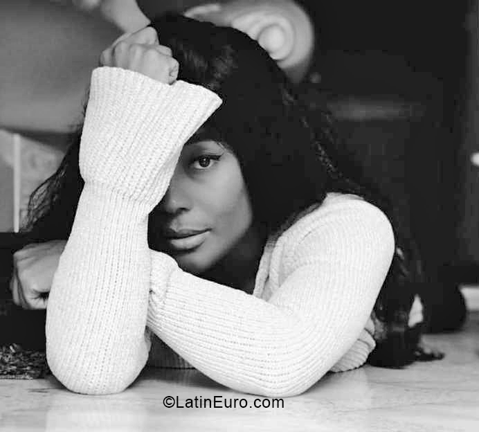 Date this voluptuous Colombia girl Su from Pal CO31332