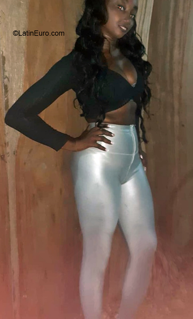 Date this happy Colombia girl Leofina from Antioquia CO31355