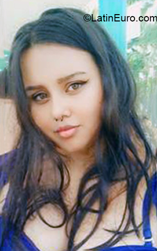 Date this athletic Colombia girl Liseth from Neiva CO31357
