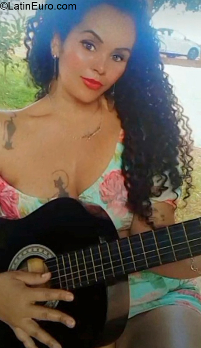 Date this sensual Brazil girl Amanda from Uberlandia BR11729