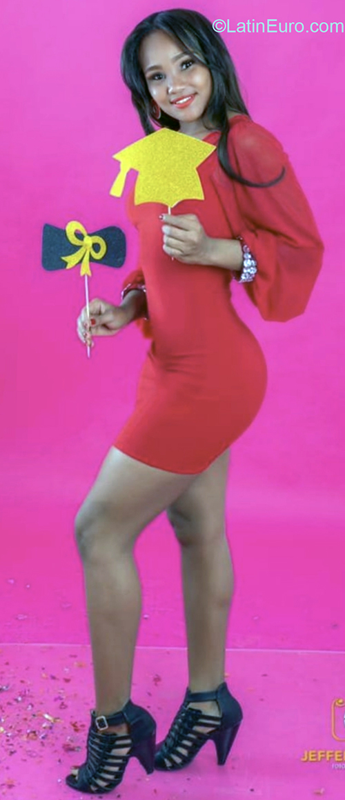 Date this sensual Dominican Republic girl Estrella from Santo Domingo DO40603