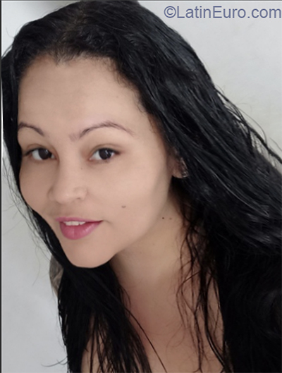Date this sultry Brazil girl Irani from Sao Paulo BR11681