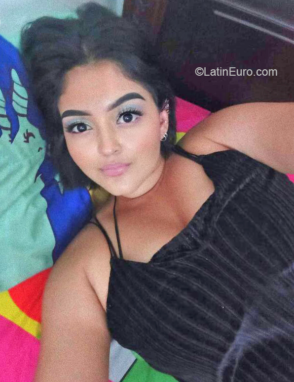 Date this charming Colombia girl Daniela from Cali CO31392