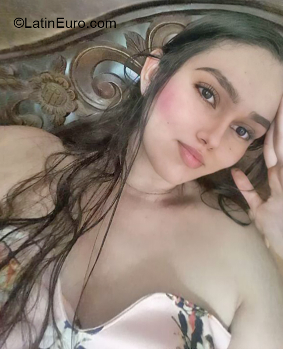 Date this voluptuous Colombia girl Karen from Medellin CO31394