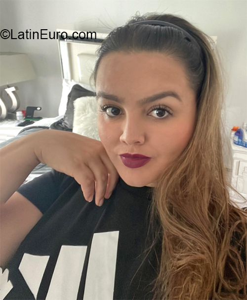 Date this funny United States girl Fernanda from New York US21623