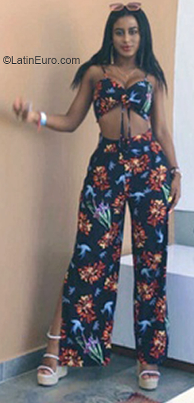 Date this happy Colombia girl Johana from Pereira CO31400