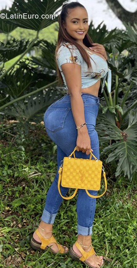 Date this good-looking Colombia girl Katherin from Cali CO31423