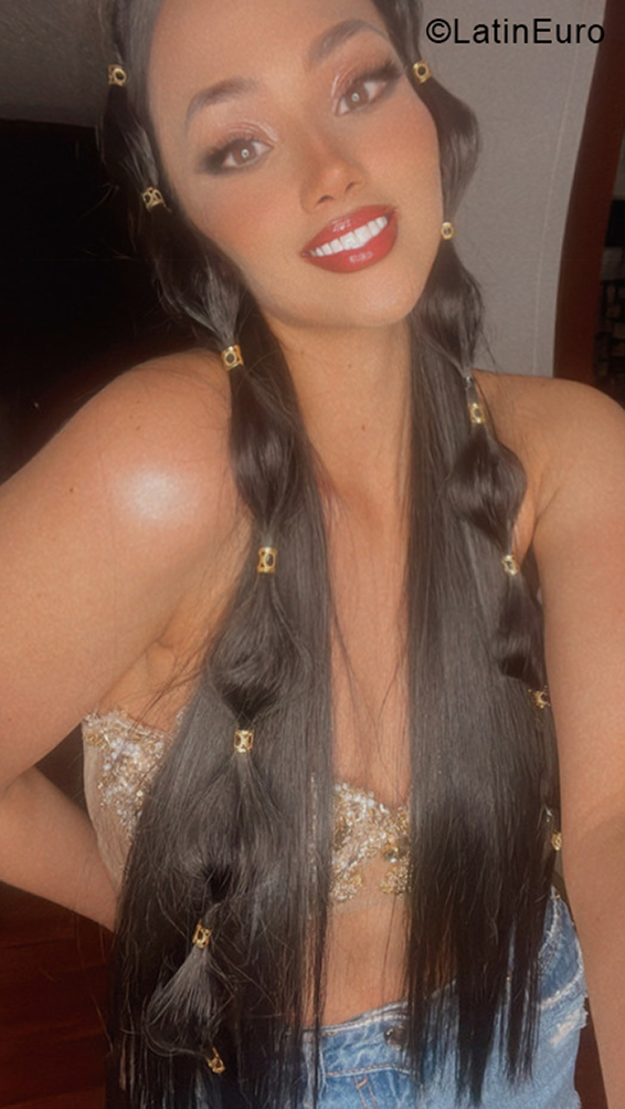 Date this lovely Colombia girl Karla from Bogota CO31424