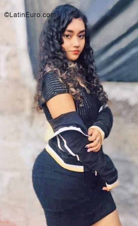 Date this hard body Mexico girl ARI from Toluca MX2590