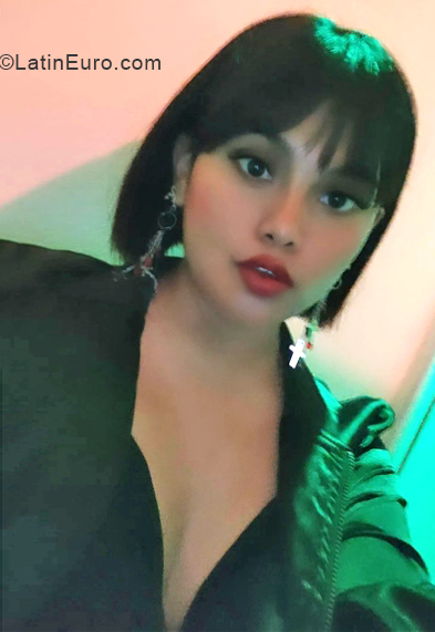 Date this nice looking United States girl Yesica from Santa Ana US21645
