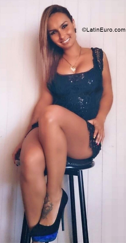 Date this athletic Egypt girl Miller from Arabia CR503