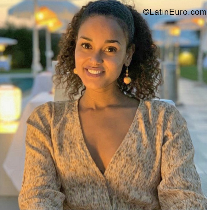 Date this stunning Brazil girl Nay from Rio De Janeiro BR11710