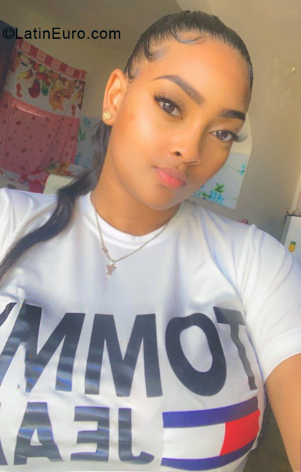 Date this georgeous Dominican Republic girl Mariel from Santo Domingo DO40657