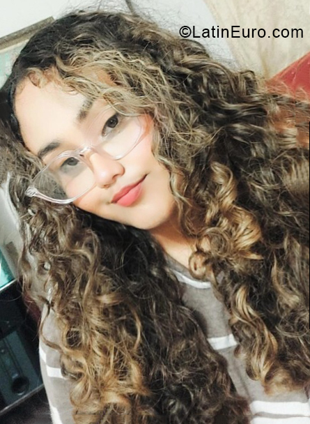 Date this charming Venezuela girl Isabel from Caracas VE4169