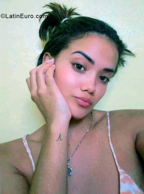 Date this georgeous Dominican Republic girl Key from Santo Domingo DO40675