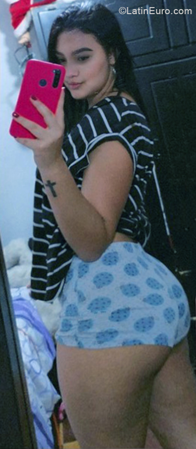 Date this beautiful Colombia girl Carolina from Medellin CO31506
