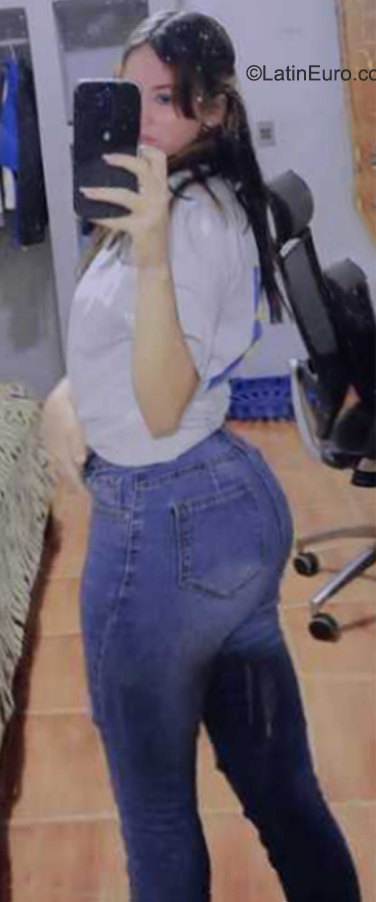 Date this pretty Venezuela girl Adriana from Barquisimento VE4174