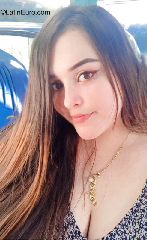 Date this stunning Colombia girl Valentina from Bucaramanga CO31558