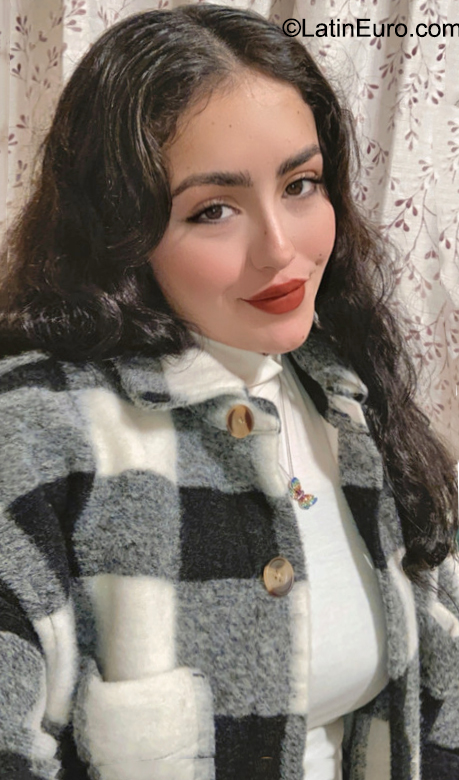 Date this happy United States girl Vanessa from Milwaukee US21688