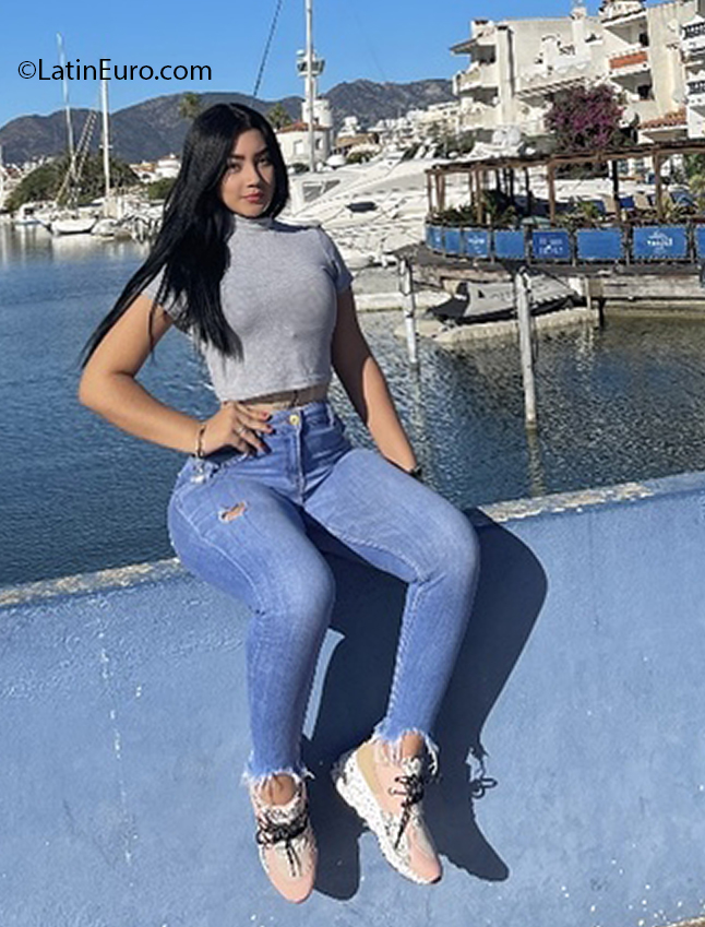 Date this hot Spain girl Nata_oficial from Barcelona ES701