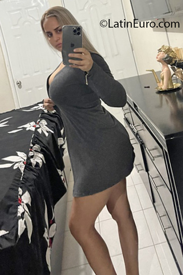 Date this hard body Dominican Republic girl Jenny from Santiago DO40708