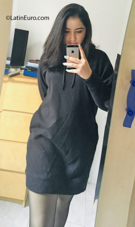 Date this passionate Germany girl Priscila from Gummersbach DE552