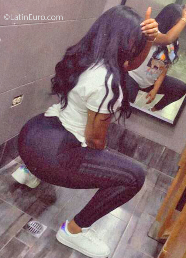 Date this attractive Dominican Republic girl Nicky from Santo Domingo DO40757