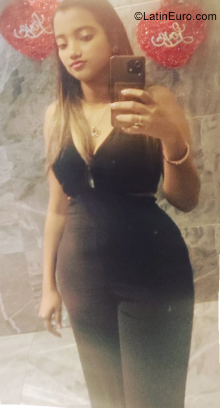 Date this beautiful Dominican Republic girl DURELIS from Santo Domingo DO40761