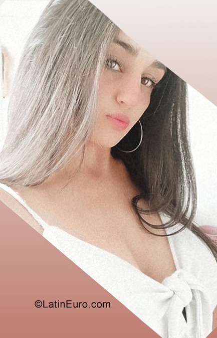 Date this funny Colombia girl Camila Andrea B from Bogota CO31668