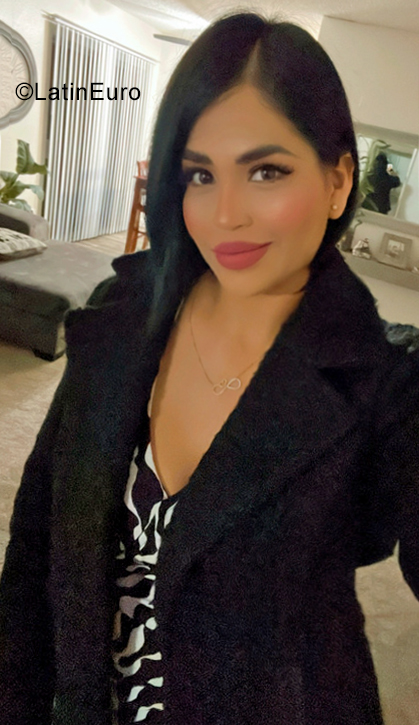 Date this foxy United States girl Maribel from San Diego US21728