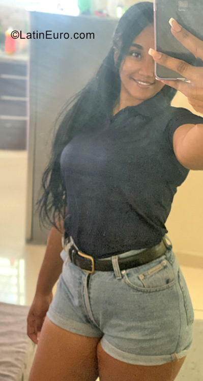 Date this fun Dominican Republic girl Ysnsy from Santo Domingo DO40793