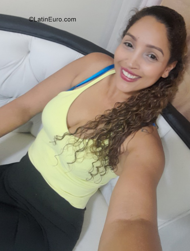 Date this sultry Colombia girl Maribel from Medellin CO31695