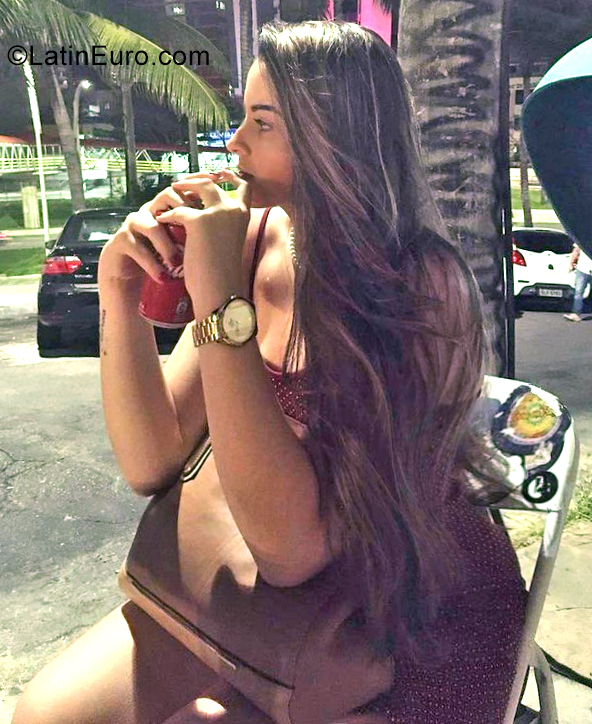 Date this good-looking Brazil girl Lais from Salvador BR11870