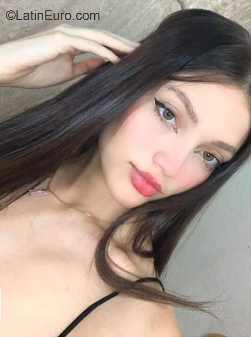 Date this georgeous Colombia girl Valentina from Cali CO31744