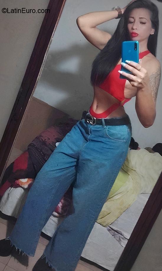 Date this tall Argentina girl Carolina from Buenos Aires AR872