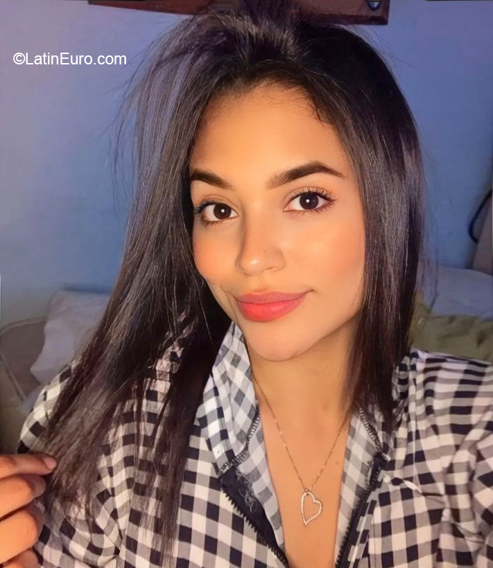 Date this delightful Venezuela girl Oriana from Caracas VE4305
