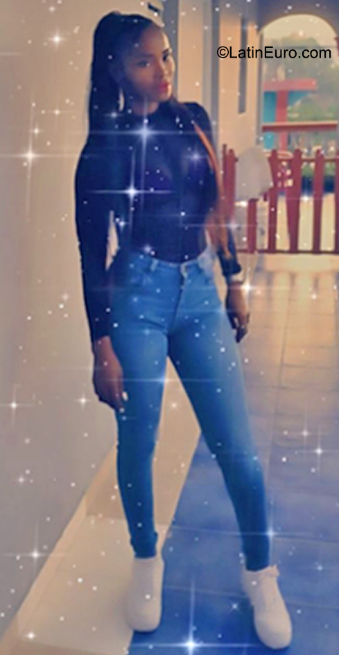 Date this young Dominican Republic girl Yara from Santo Domingo DO40852