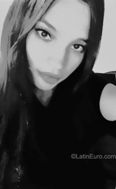 Date this hot Colombia girl Estefi from Bogota CO31783