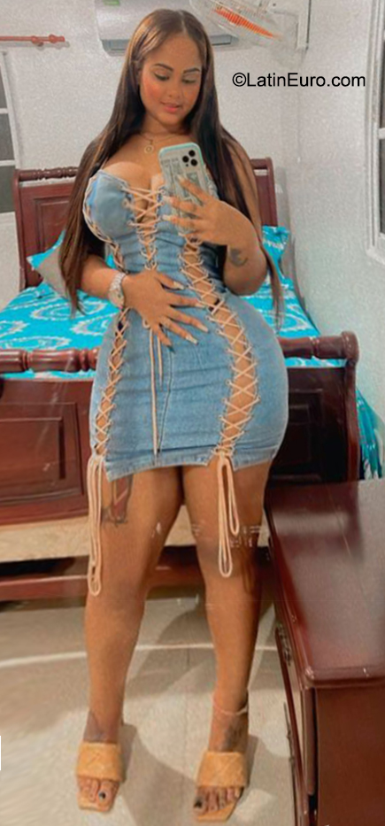 Date this lovely Dominican Republic girl Cristal from Santo Domingo DO40854