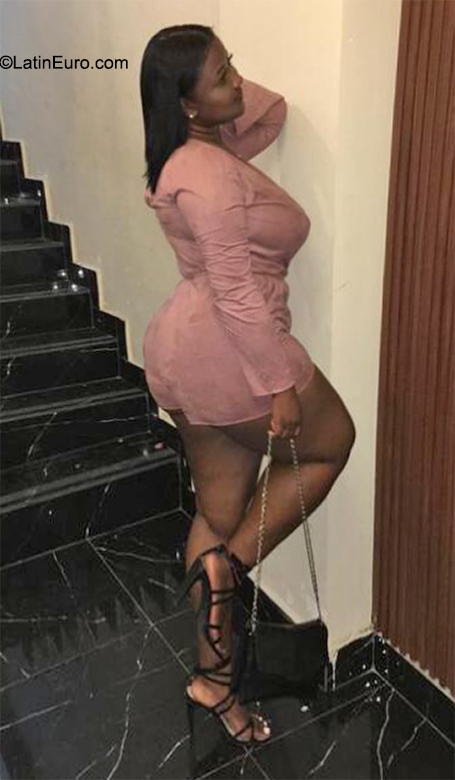 Date this tall Dominican Republic girl Smits from Santo Domingo DO40857