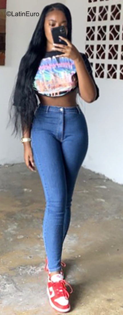 Date this happy Colombia girl Viiviana from Medellin CO31812