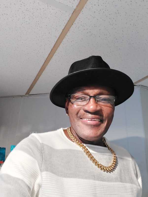 Date this foxy United States man Jandin from Paterson US21786