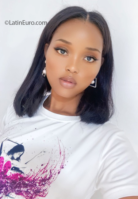 Date this passionate Angola girl Suzeth from Luanda AO101